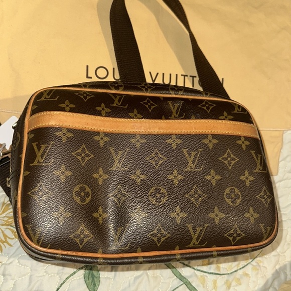Louis Vuitton Brown Monogram Messenger Bag
Reporter. - Picture 13 of 14